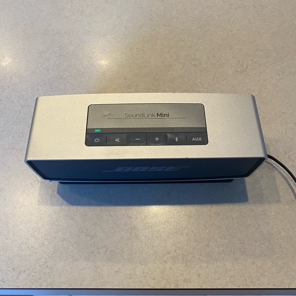 BOSE SoundLink Mini I in silver